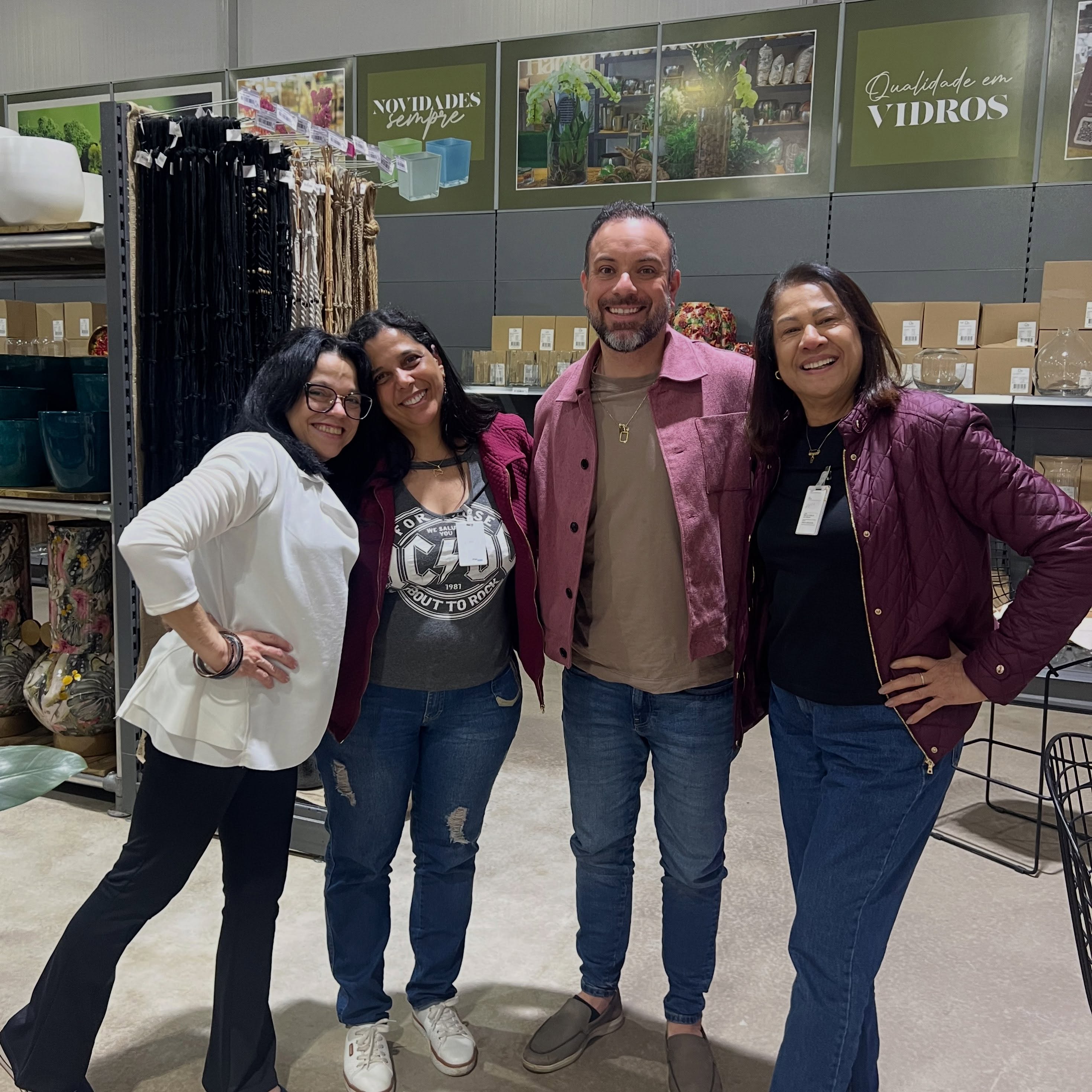 Dia de Aprendizado para nossas queridas floristas e troca de conhecimentos com profissionais do mercado, tudo isso dentro da maior cooperativa de flores da América Latina @veilingholambra e @granfloraveiling.#floriculturas #mercadofloral #floristas #veilingholambra
