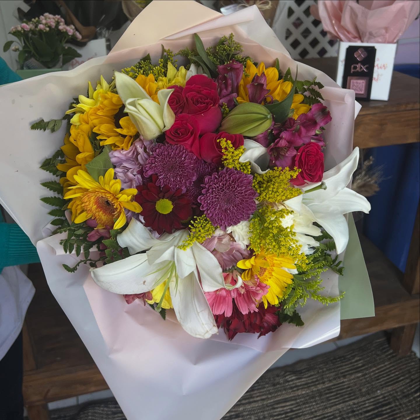 Buquê Campestre G
R$ 141,30Isso mesmo, esse lindo e imenso buquê, repleto de cores.
Perfeito para encantar e impressionar,
Seja lembrado (a).Promoção válida até 10 de Novembro de 2025.Entregamos em Campinas e Região,
Ah, esse valor não este incluso taxa de entrega.#buqueemcampinas #buqueemvinhedo
#buqueemvalinhos #buqueempaulinia
#buqueemhortolandia #buqueemsumare
#buquefloresdocampo #buquecampestre #buquederosasvermelhas #buquedeflores
#buquedelirios #floricultura #floresemcampinas
#deliverydeflores #floriclturaemhortolandia
#floriculturacampinaseregiao