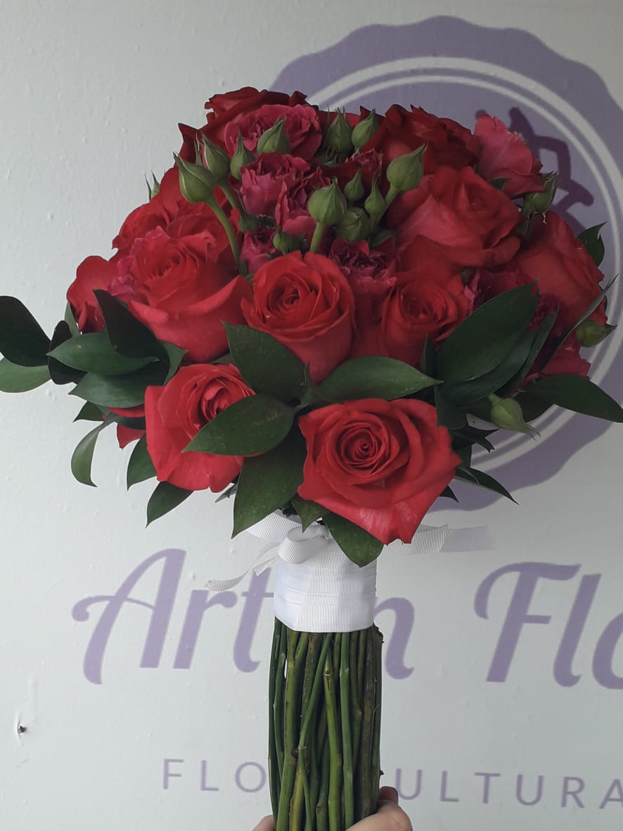 Buquê Noiva Rosas Vermelhas - Flores Buquês e Arranjos